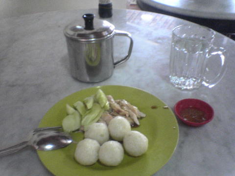 �}���[�V�A�̃J�I�}���J�C�A���т��ۂ��B