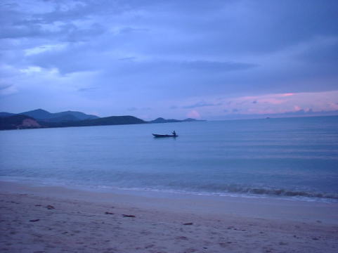 �{�v�b�g�r�[�`�̒�